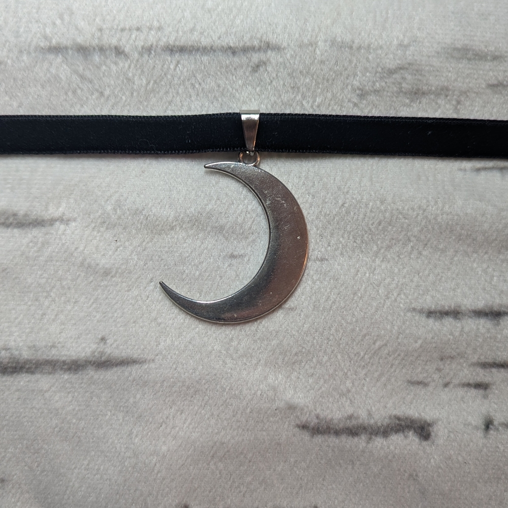 🩷 Moon Choker